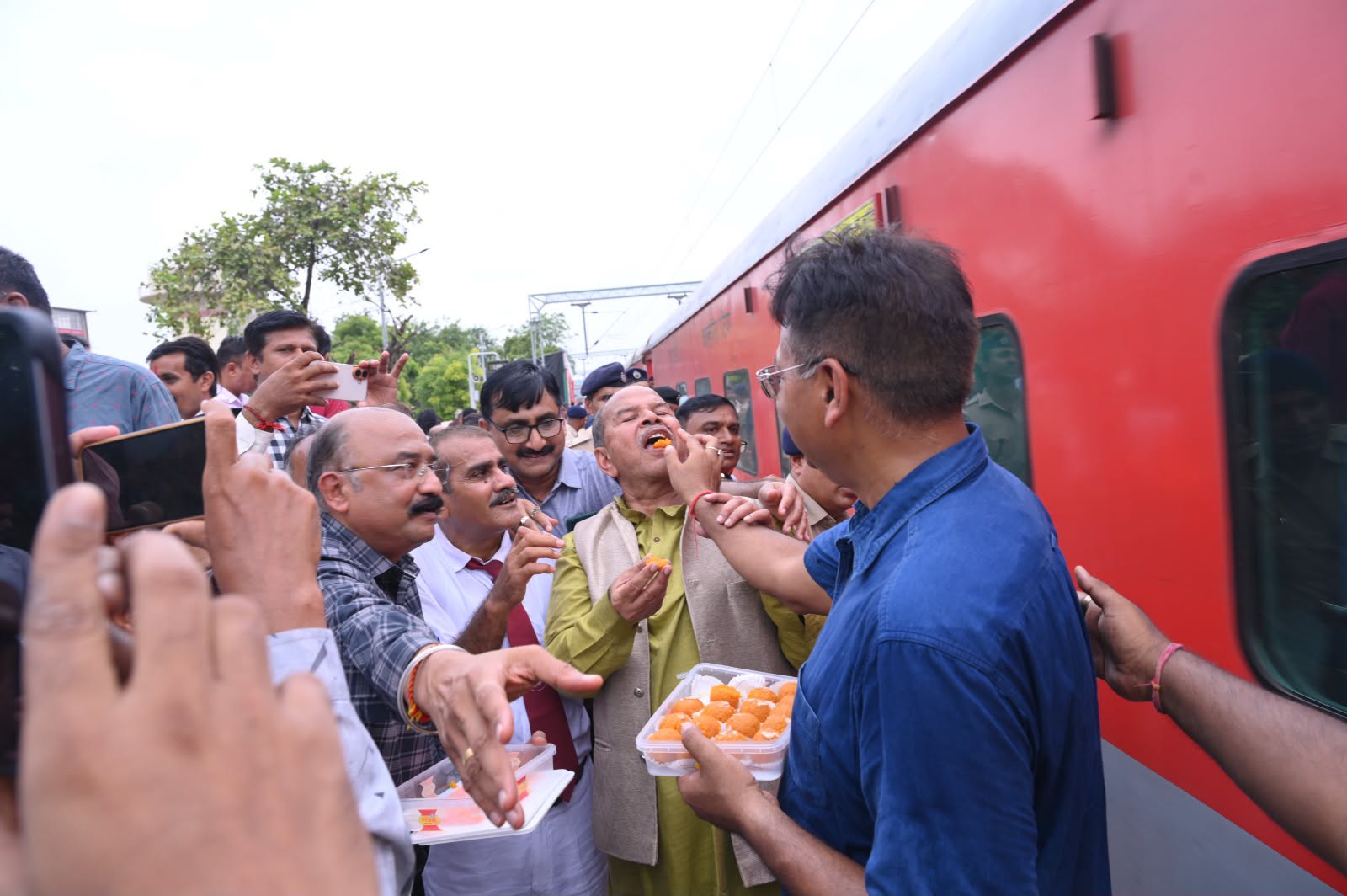 Patan Railway Station પર સુપરફાસ્ટ એક્સપ્રેસનું સ્ટોપેજ શરૂ