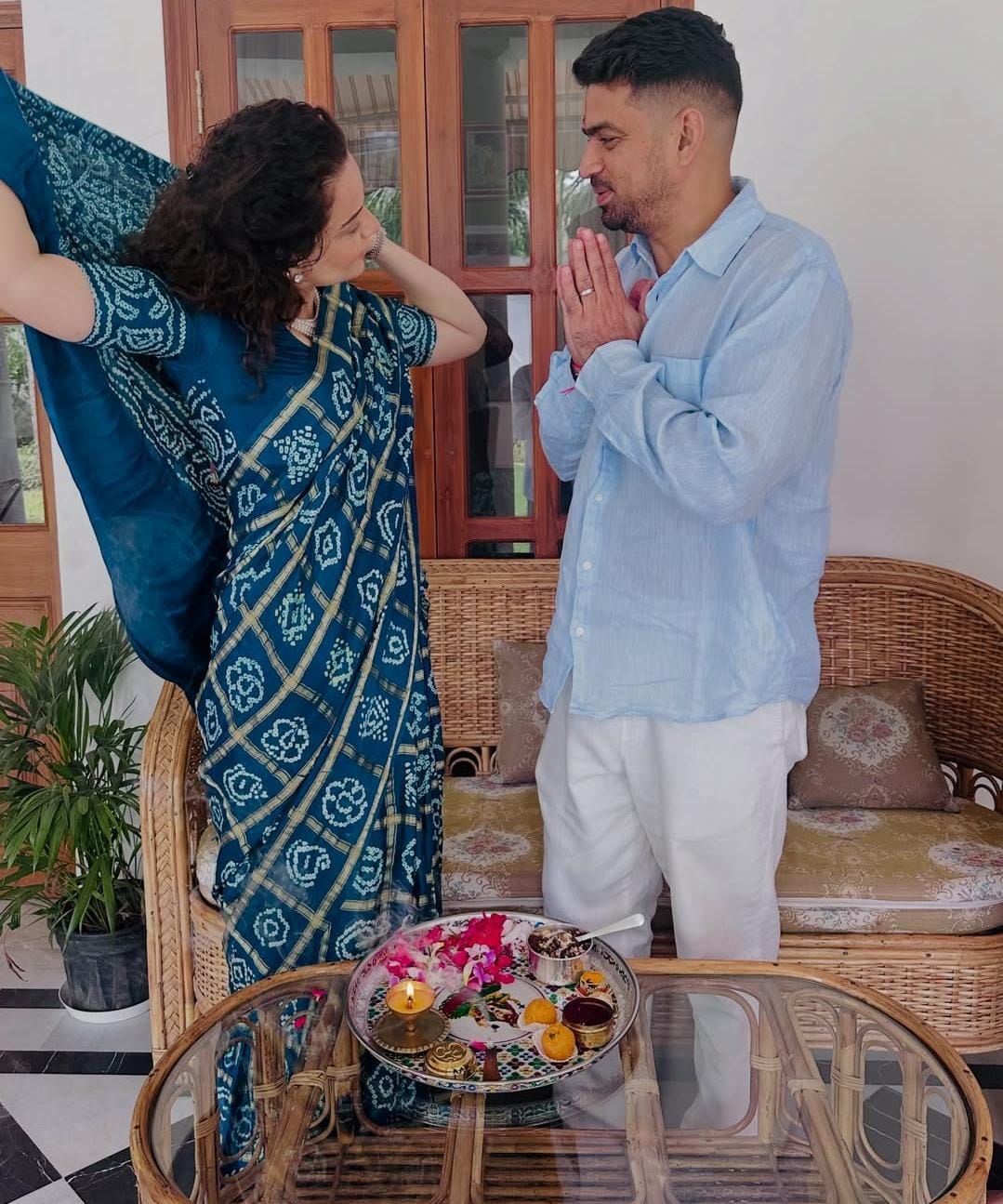Kangana Ranaut Rakhi: કંગનાએ ભાઈને બાંધી રાખડી