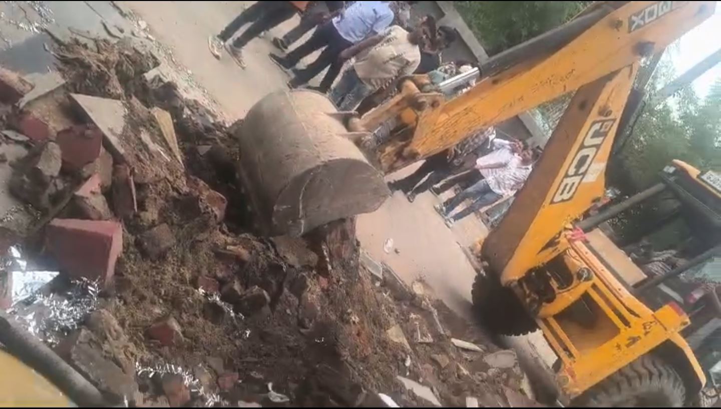 Guptanagar Demolition વાસણામાં રસ્તા માટે મોટી કાર્યવાહી