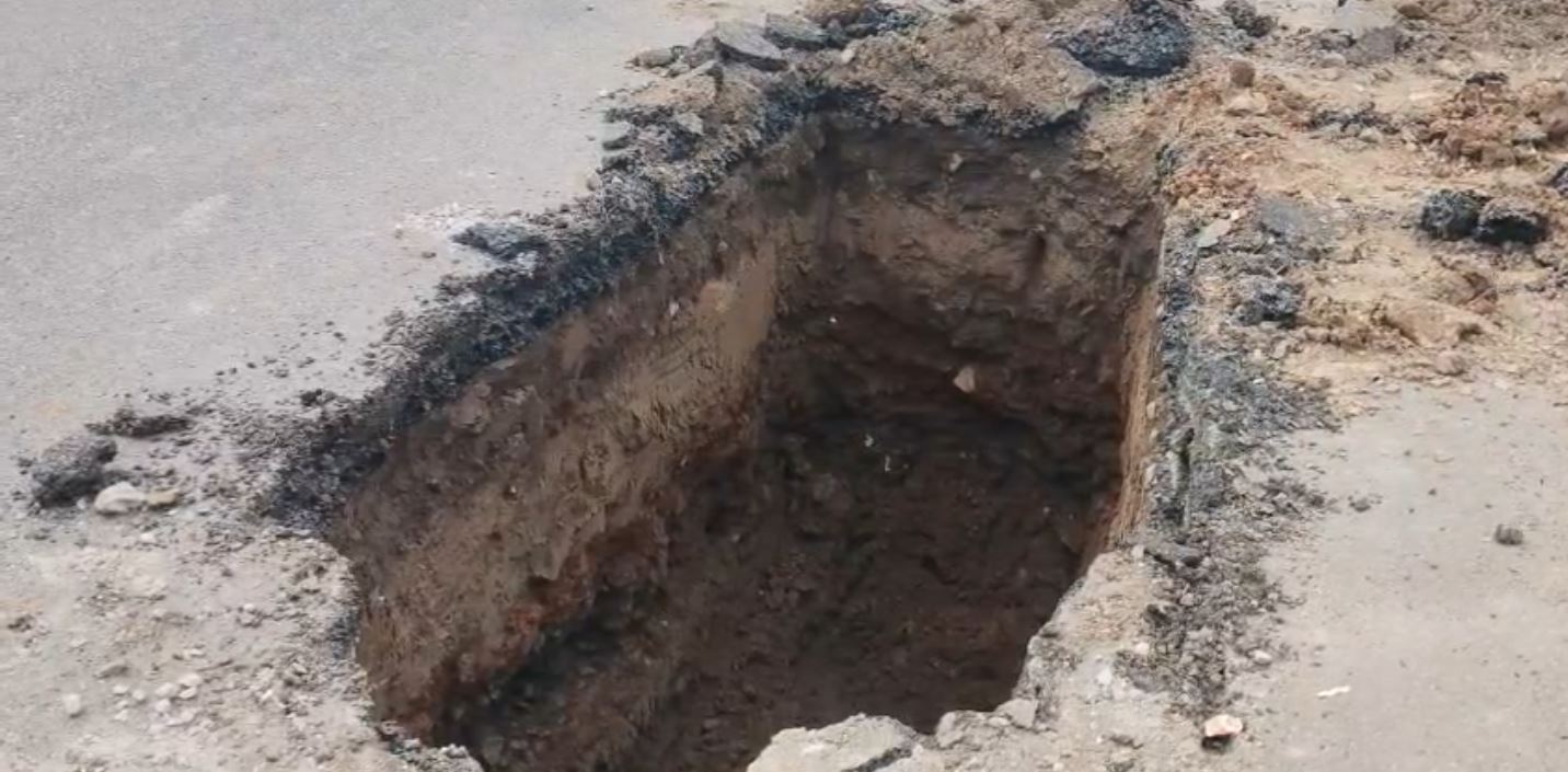 Highway Sinkhole: નડિયાદ-અમદાવાદ હાઇવે પર મસમોટો ભૂવો