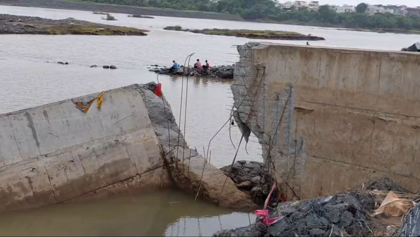 Navsari Dam Wall Collapse: ઉદ્ઘાટન પહેલાં જ દિવાલ ધડામ!