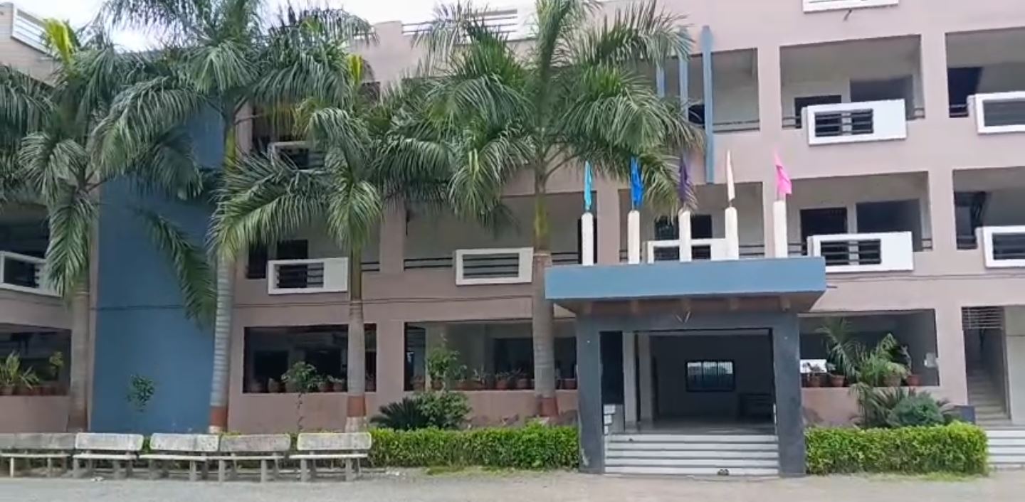 Student Assault Case ધોરણ-11ના વિદ્યાર્થીને માર્યો માર