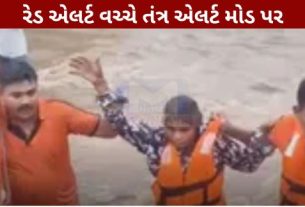 હવામાન વિભાગ દ્વારા સુરત (Surat) જિલ્લા માટે જાહેર કરવામાં આવેલા 'રેડ એલર્ટ' (Red Alert)તેમજ આજે સવારથી જ સતત વરસી રહેલા વરસાદ (Heavy Rain)ના પગલે સમગ્ર જિલ્લા વહીવટી તંત્ર સંપૂર્ણ એલર્ટ મોડ પર કામગીરી કરી રહ્યું છે
