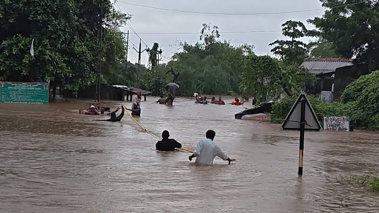Flood Farmland Damage: 200 એકર જમીન નદીમાં સમાઈ