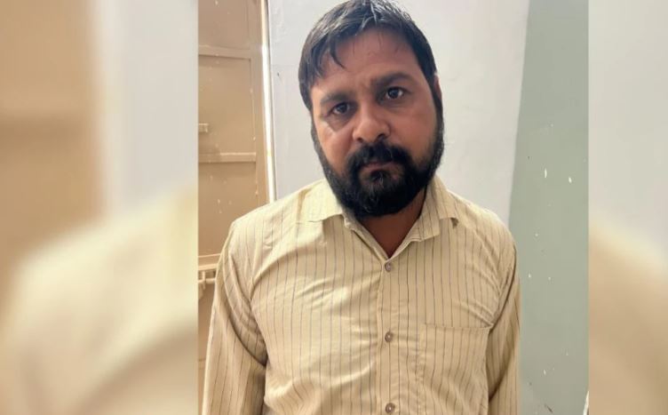 VCE Bribe Case: 200ની લાંચ લેતા ઝડપાયો