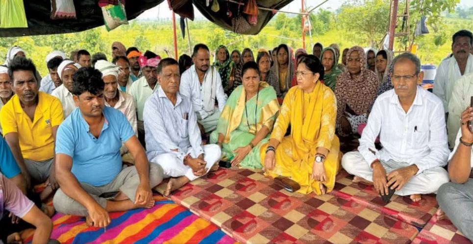 Narmada Tribal Farmers Protest: 12 ગામના ખેડૂતોનું 5મા દિવસે પણ ધરણાં
