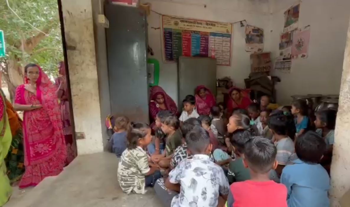 Bhaganamuvada School: મંતવ્ય ન્યૂઝનો BIG Impact, મંદિરના શેડમાં ભણતા 30 બાળકો સુધી પહોંચ્યું તંત્ર