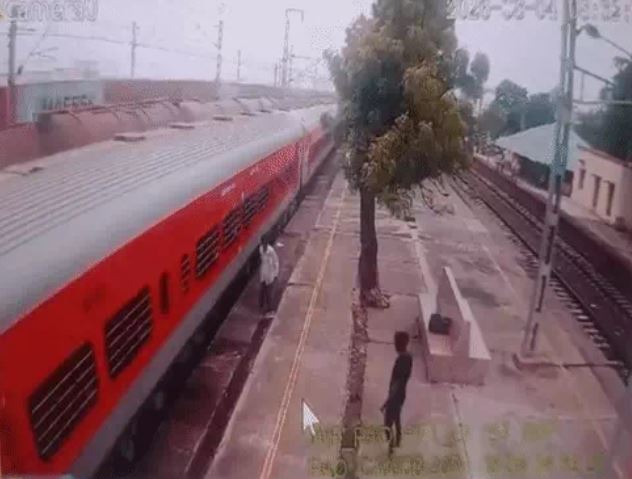 Mobile Snatching Train: 32 વર્ષીય યુવકનું મોત