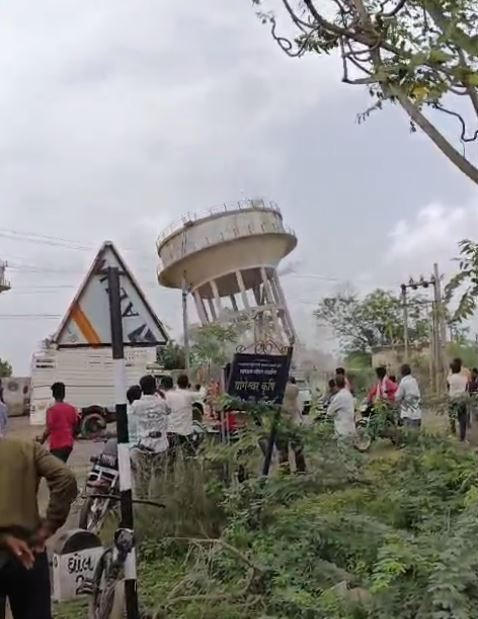 Dhrol water tank: જોખમી પાણીની ટાંકી આખરે જમીનદોસ્ત
