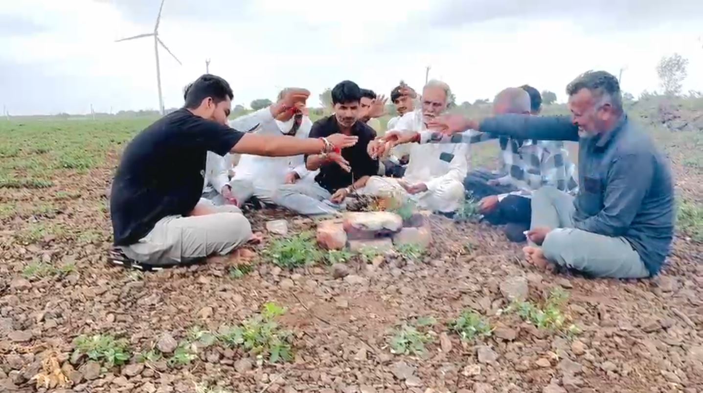 Saurashtra Drought: કોંગ્રેસનો 50 સ્થળે ખેતરમાં યજ્ઞ કરી અનોખો વિરોધ