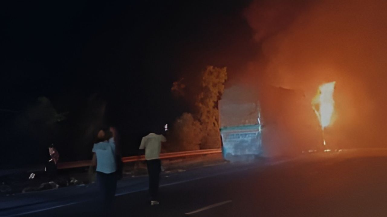 Yamuna Expressway Bus Fire: યમુના એક્સપ્રેસવે પર બસમાં આગ