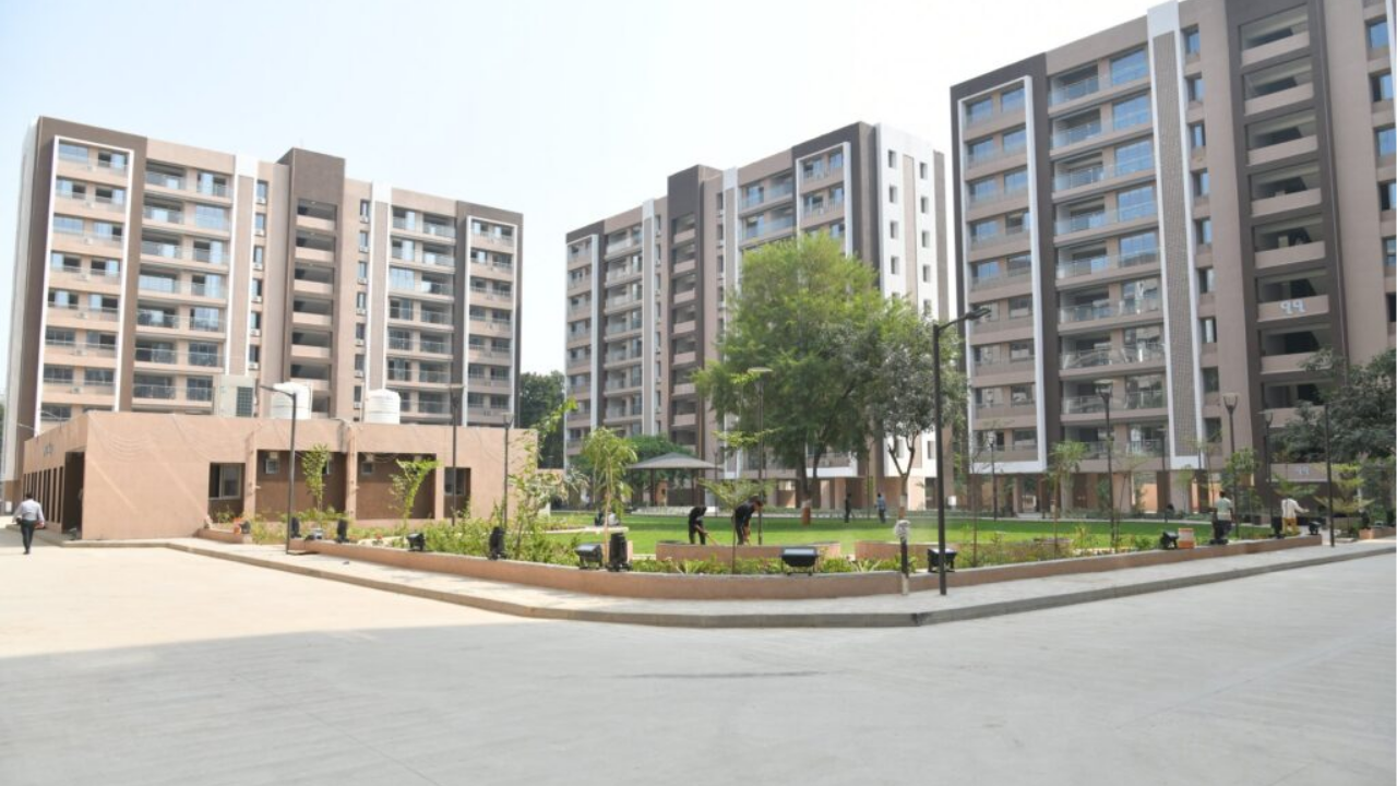 Gandhinagar MLA Quarters: ધારાસભ્યોએ જૂનાં આવાસ ન છોડ્યાનો દાવો