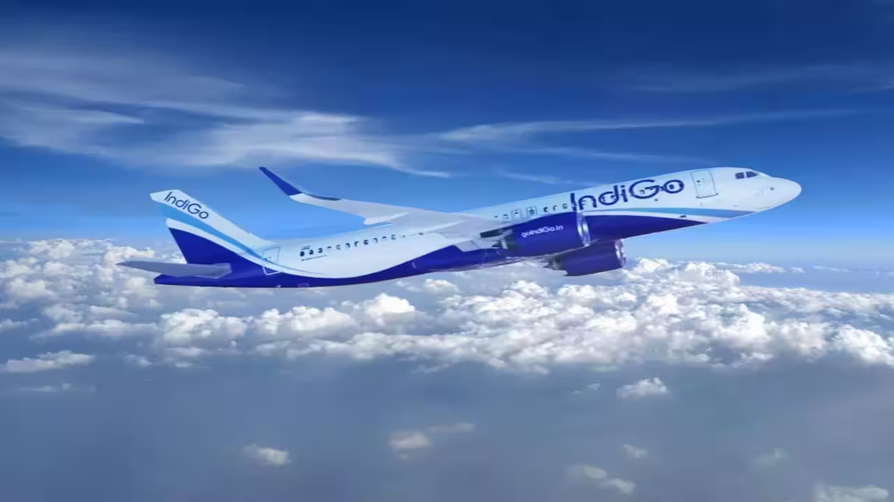 IndiGo Fuel Charge વધ્યો: ફ્લાઇટ ટિકિટ ₹10,000 સુધી મોંઘી