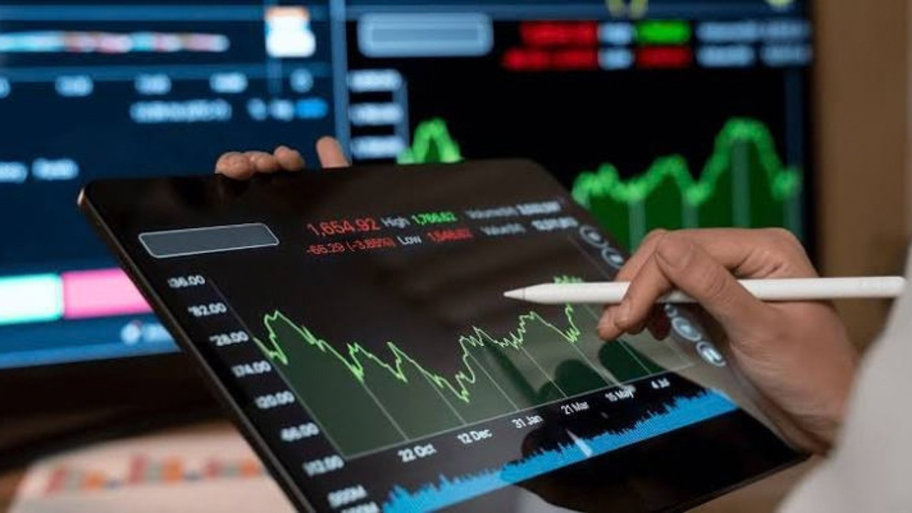 Stock Market Today: સેન્સેક્સ 321 પોઈન્ટ ઉછળ્યો, નિફ્ટી 22,300ને પાર