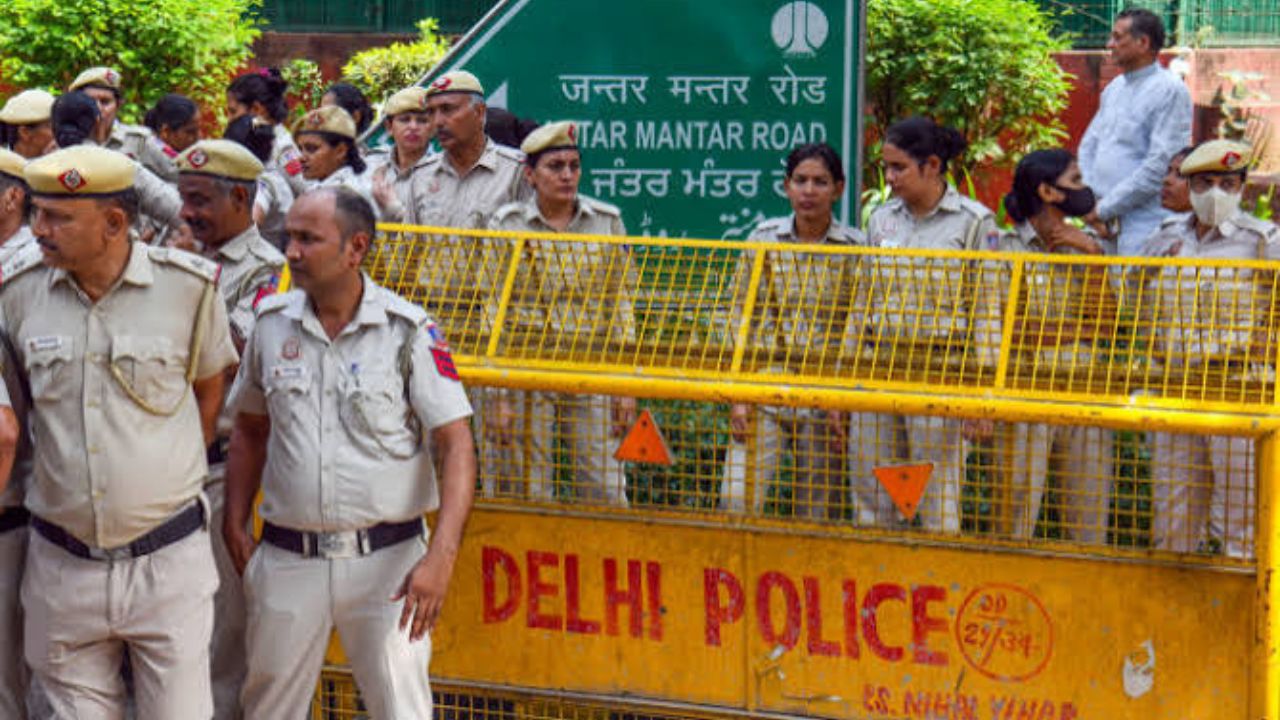 Delhi Protest: પાકિસ્તાની હેન્ડલ્સ પર નજર, 4 FIR; 200 પોસ્ટ હટાવાઈ