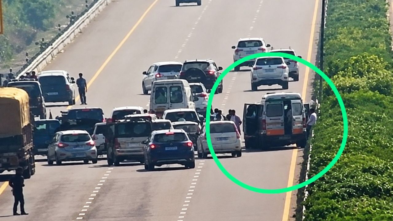 Rahul Gandhi Convoy Accident: સુલતાનપુરમાં કાફલાની ગાડીઓ અથડાઈ, રાહુલ ગાંધી સુરક્ષિત