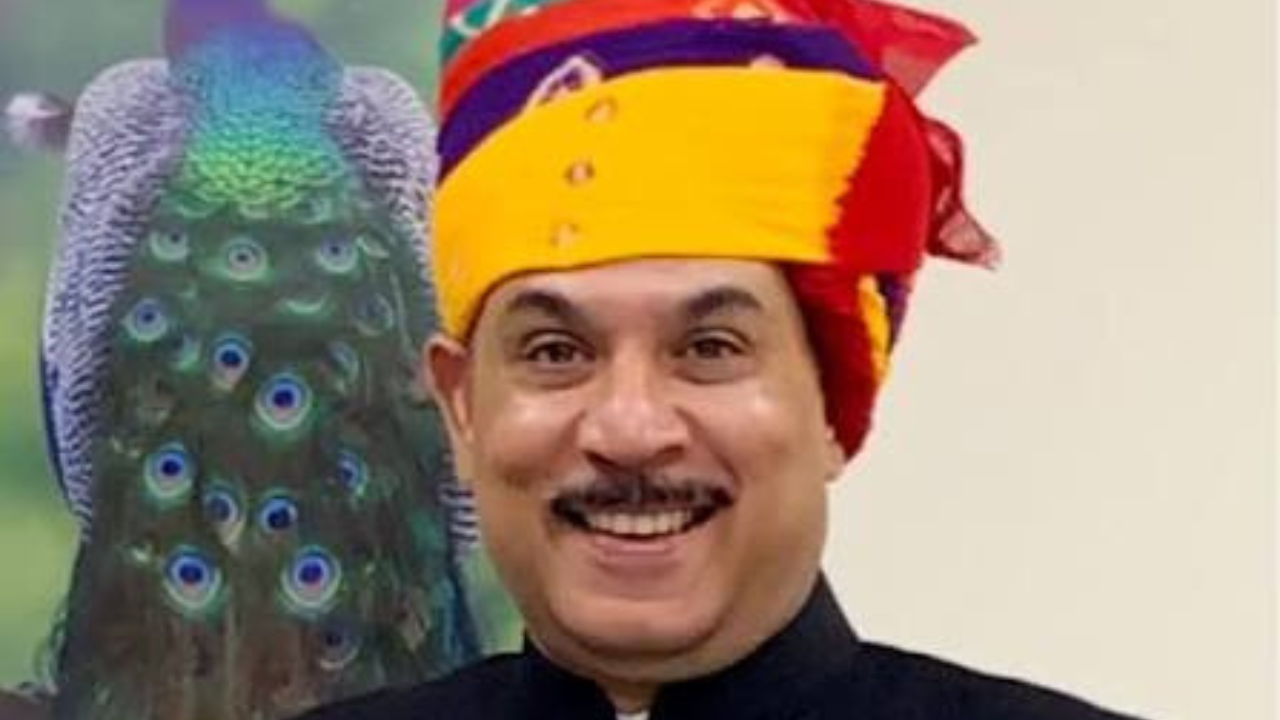 IAS Shikhar Agrawal: 40 વિલા-કૉટેજ ખરીદી મામલે તમામ પદોથી હટાવાયા