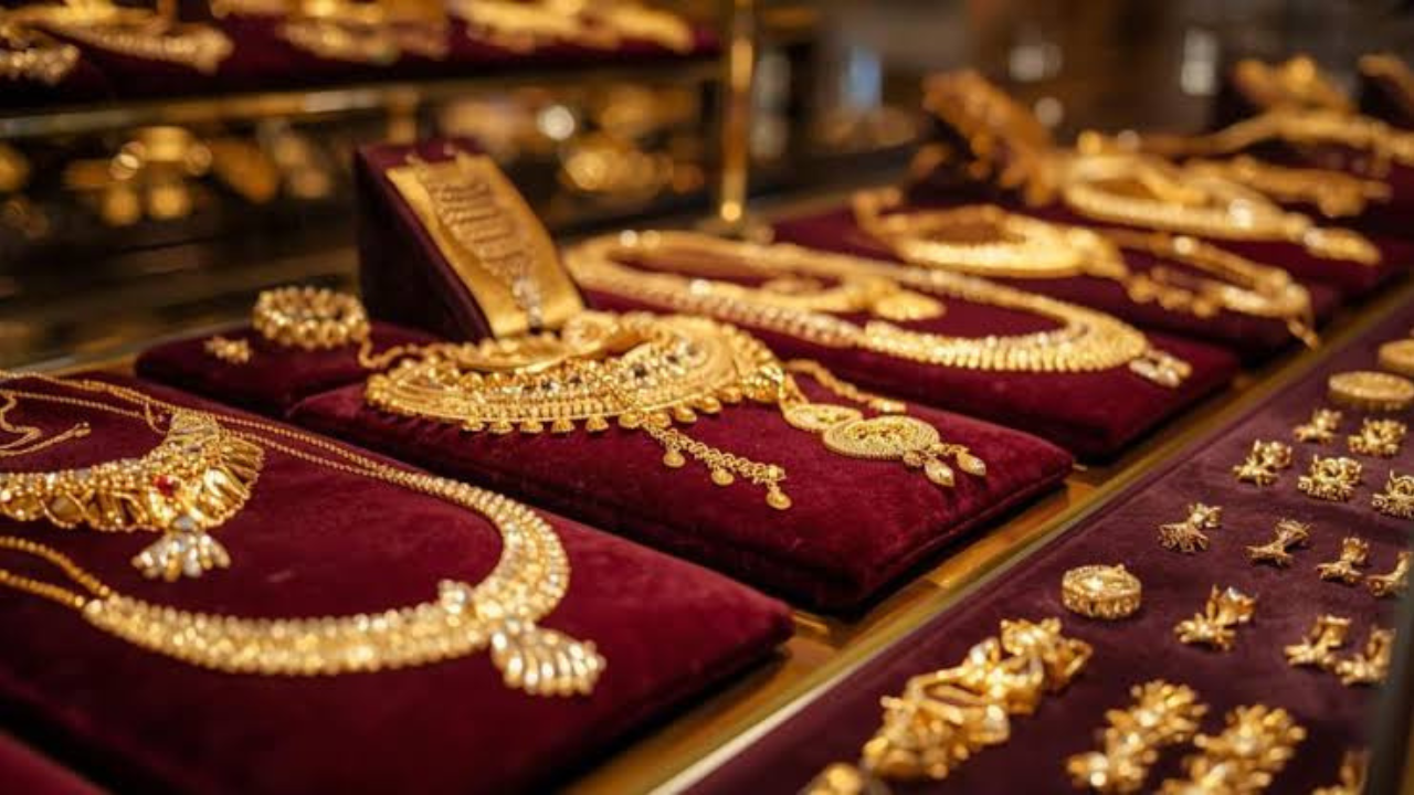 Gold Silver Price: ચાંદી ₹5,000 તૂટી, સોનાના ભાવમાં પણ ઘટાડો