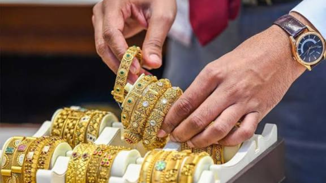 Gold Silver Price: ચાંદી ₹5,000 તૂટી, સોનાના ભાવમાં પણ ઘટાડો