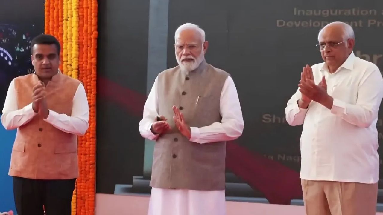 PM Modi Gujarat Visit: સરદાર પટેલને શ્રદ્ધાંજલિ, 400 કરોડના પ્રોજેક્ટનું લોકાર્પણ
