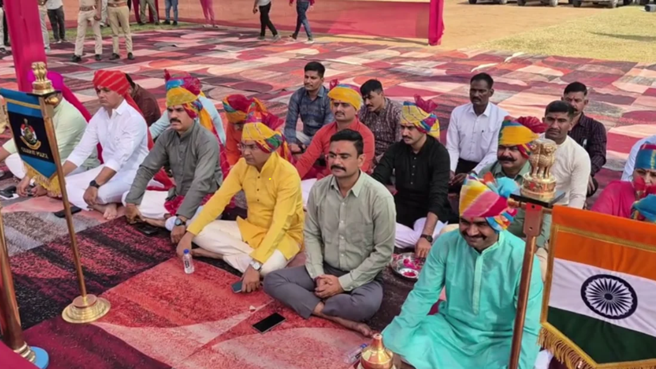 Sabarkantha Police: શસ્ત્ર પૂજન, વાહનો, હોર્સ અને ડોગની પણ પૂજા